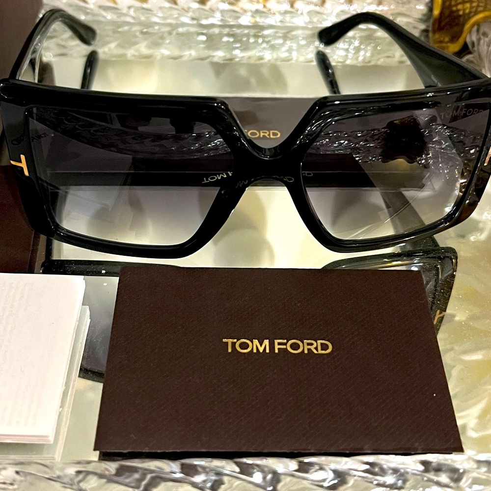 Say less!! Tom Ford Sunglasses New With Tags.. New You .. Old you.. Ballin you!!
